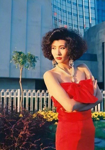 32年前内地“港姐”大赛，不露胸、屁股一样美：“当年审美正常！