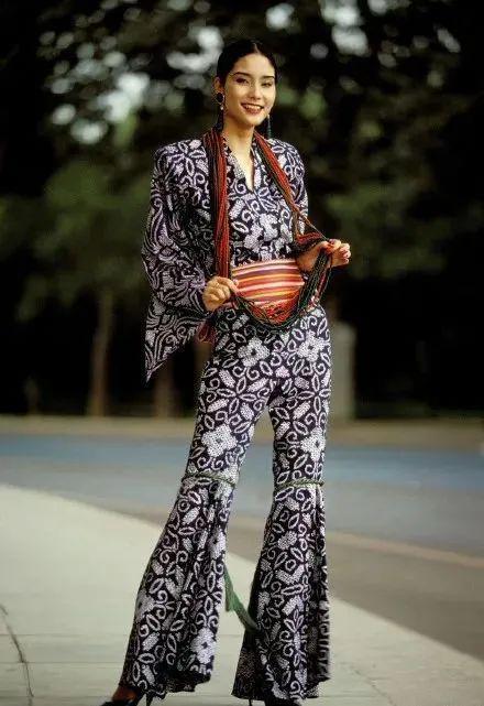 32年前内地“港姐”大赛，不露胸、屁股一样美：“当年审美正常！