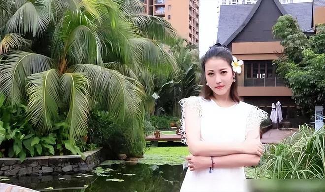 曝周海媚北京豪宅遭抛售，售价仅3000万，母亲紧急套现惹争议！