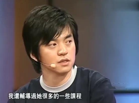 李健高调秀恩爱，携妻与好友聚会，孟小蓓高清正脸首曝光长相甜美