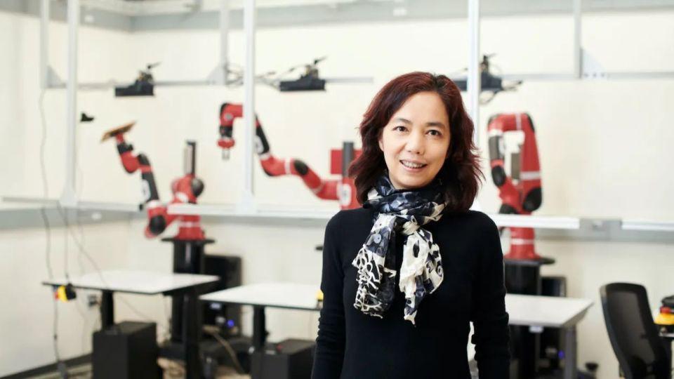 “AI教母”李飞飞：要把大模型看成一个漂亮的计算器 不要把它当成威胁