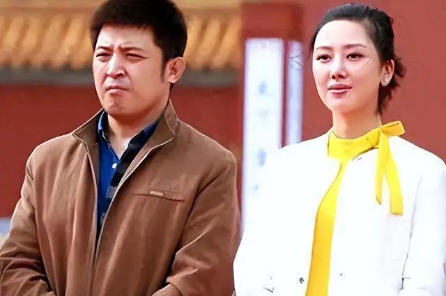 他是最干净的男演员，连登17次春晚，结婚27年零绯闻，婚姻很幸福