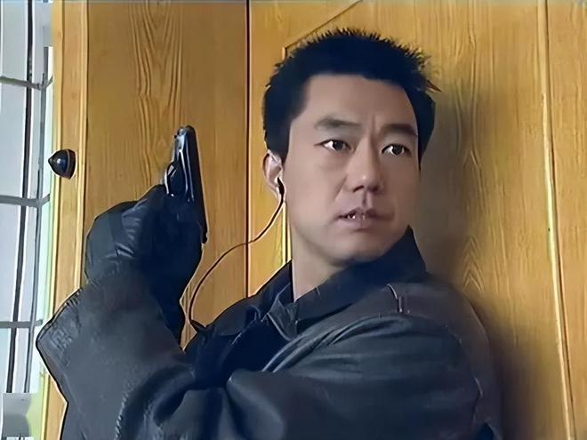 董勇：演了一辈子警察，穷得靠香妃刘丹接济，45岁被嫂子“逼婚”