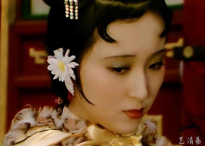 87《红楼梦》幸亏原化妆师离开了，看这满头的小红花和啾啾，多丑