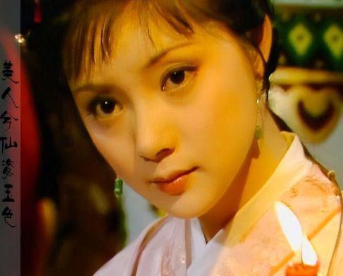 87《红楼梦》幸亏原化妆师离开了，看这满头的小红花和啾啾，多丑