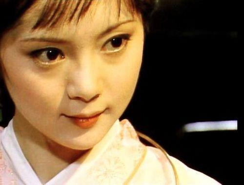 87《红楼梦》幸亏原化妆师离开了，看这满头的小红花和啾啾，多丑