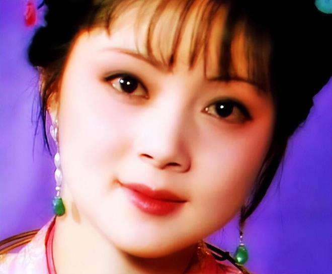 87《红楼梦》幸亏原化妆师离开了，看这满头的小红花和啾啾，多丑