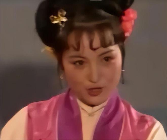 87《红楼梦》幸亏原化妆师离开了，看这满头的小红花和啾啾，多丑