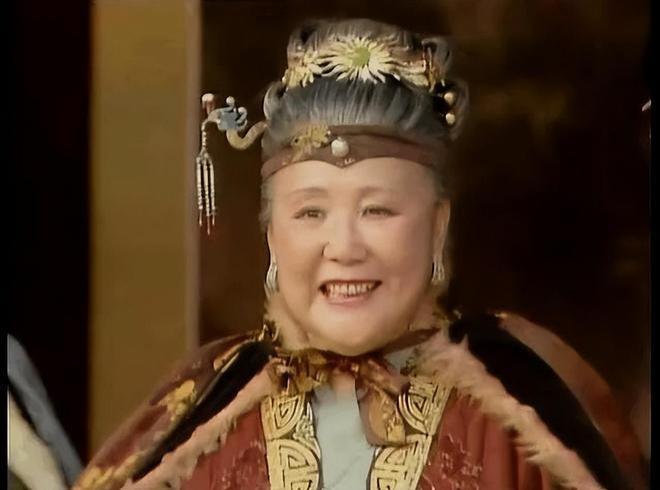 87《红楼梦》幸亏原化妆师离开了，看这满头的小红花和啾啾，多丑