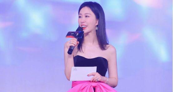 王石高情商否认妻子傍大款，调侃田朴珺比自己有钱，两人已生女儿