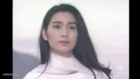 张丹峰和洪欣的10岁女儿好漂亮，小小年纪就继承了爸妈的高颜值