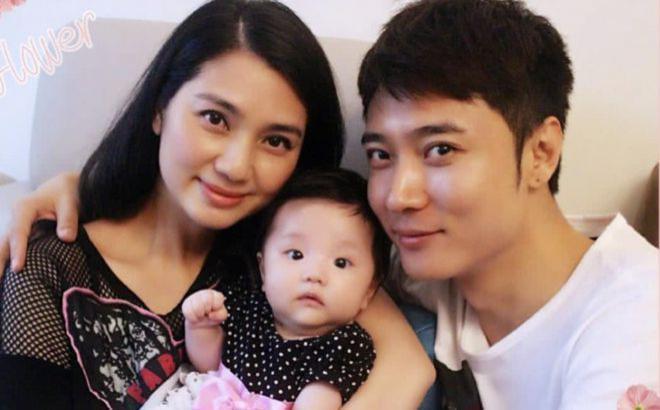 张丹峰和洪欣的10岁女儿好漂亮，小小年纪就继承了爸妈的高颜值