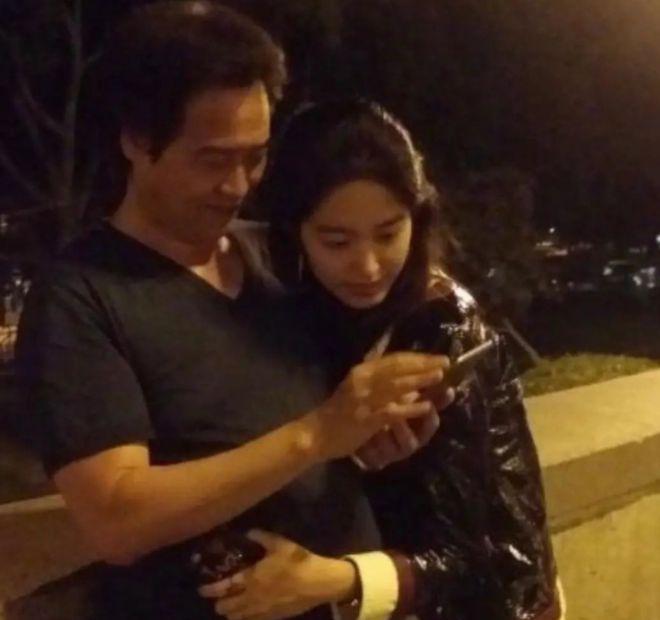 嫁给大30岁老头，给刘亦菲当干妈，如今32岁的她又傍上富豪？