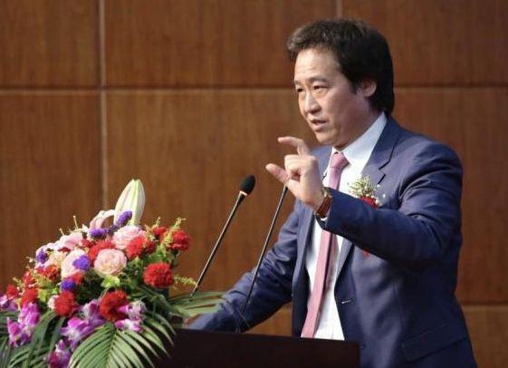 嫁给大30岁老头，给刘亦菲当干妈，如今32岁的她又傍上富豪？