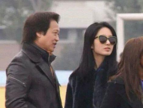 嫁给大30岁老头，给刘亦菲当干妈，如今32岁的她又傍上富豪？