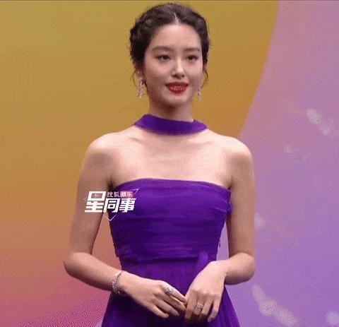 嫁给大30岁老头，给刘亦菲当干妈，如今32岁的她又傍上富豪？