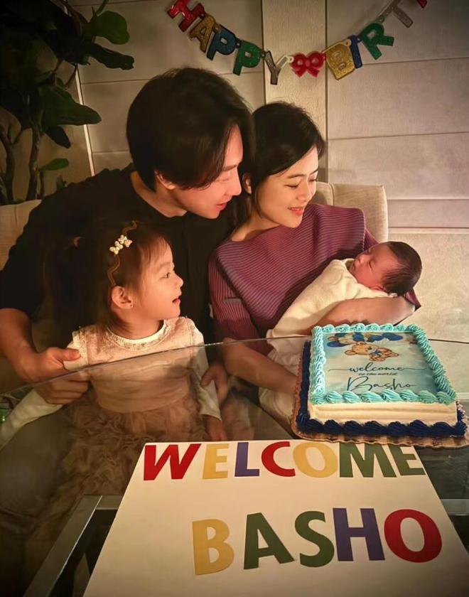 44岁主持人陈辰官宣生子，一家4口合影首曝光，旧爱程雷近况曝光