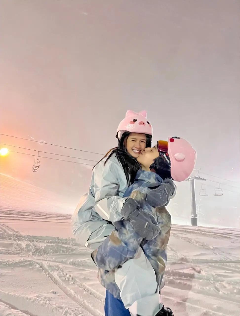 蔡卓宜独自滑雪，大方回应前任王大陆新恋情，获赞高情商