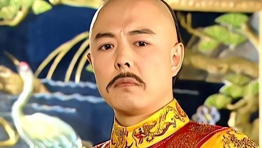 66岁坐上轮椅的张铁林，已经活成了一个“笑话”