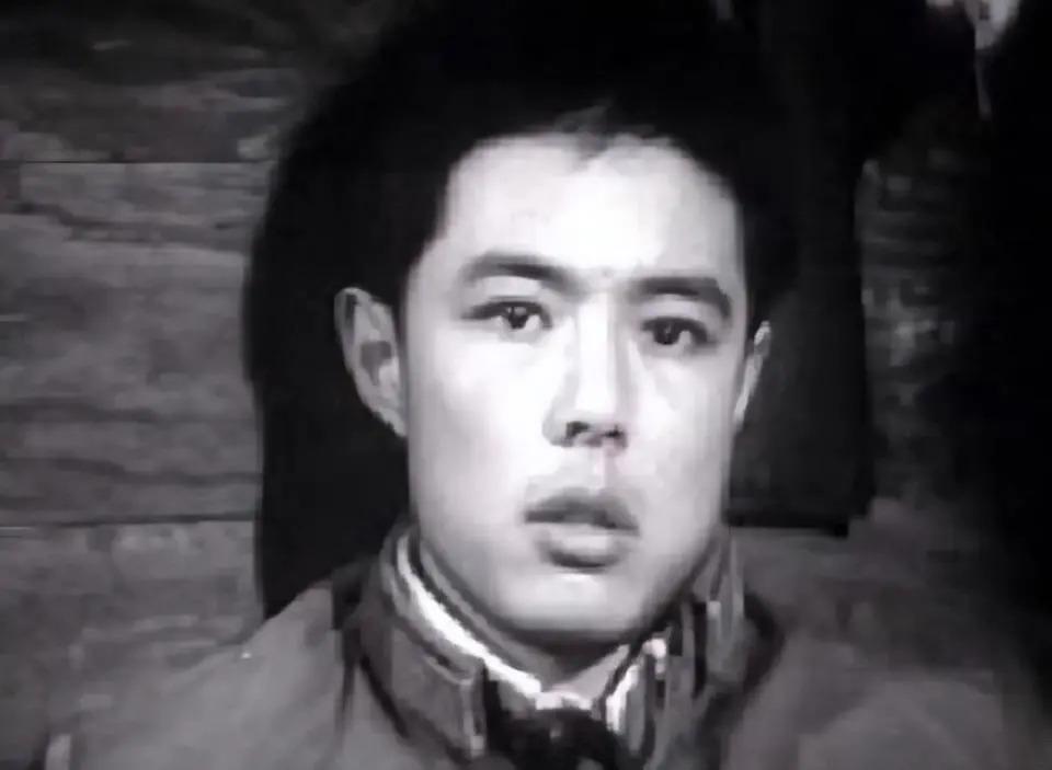 66岁坐上轮椅的张铁林，已经活成了一个“笑话”