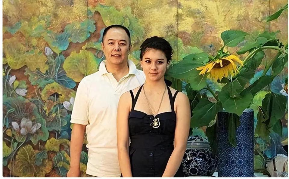 66岁坐上轮椅的张铁林，已经活成了一个“笑话”