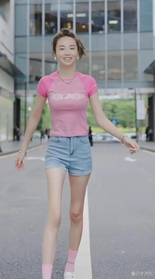 恒大歌舞团白珊珊再发声，翩翩起舞心情好，称会坚持初心