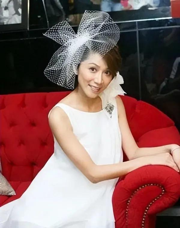 与原配斗7年上位的女明星，3年后患癌去世，被嘲现世报…