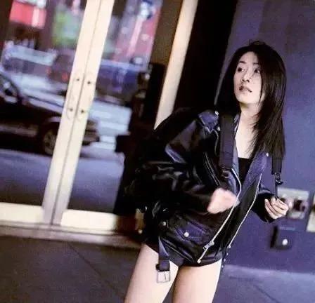 与原配斗7年上位的女明星，3年后患癌去世，被嘲现世报…