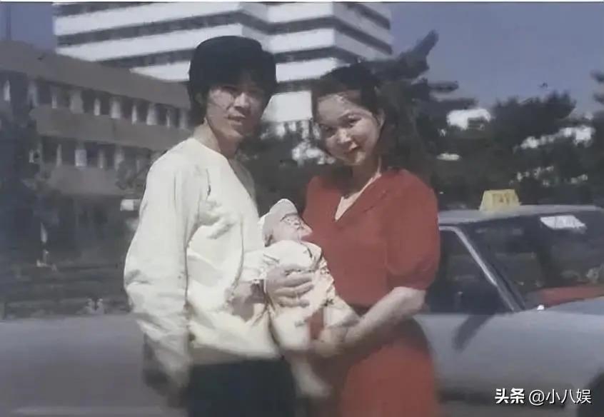 62岁蔡明近照引争议！亮相保定菜市场，嘴巴鼻子好僵硬