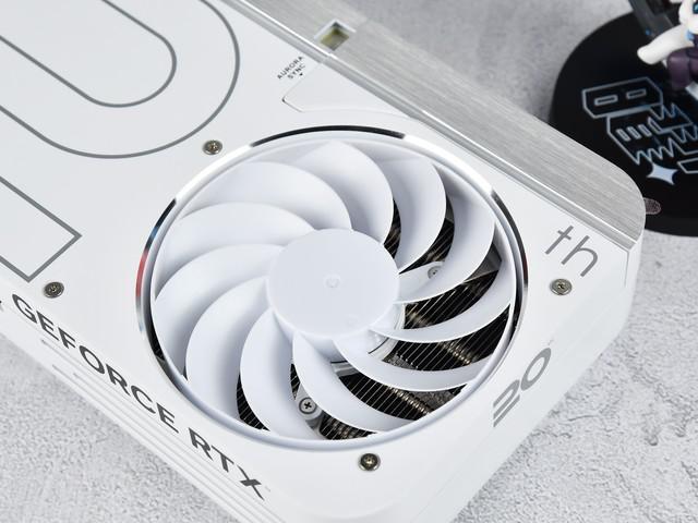 影驰20周年RTX 4070显卡评测 纯白典雅 独特背插