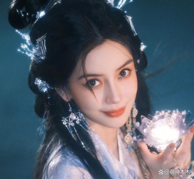 黄晓明官宣了？直播给叶珂刷礼物，女方甜蜜喊其老公