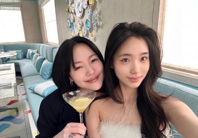 小S大女儿拍视频曝真容性格活泼 背景引发争议