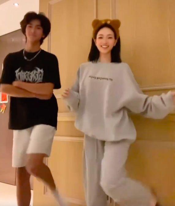 小S大女儿拍视频曝真容性格活泼 背景引发争议