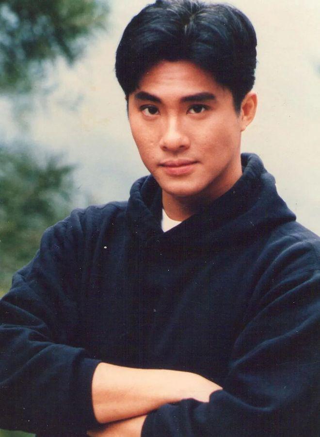 60岁「丁孝蟹」因野心大事业崩塌！复出变大叔拒回TVB