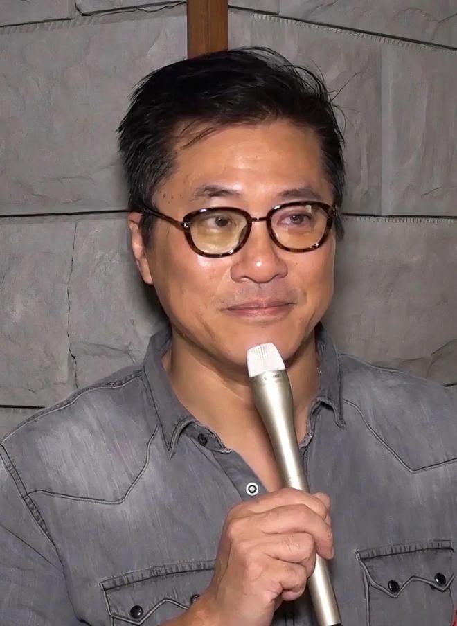 60岁「丁孝蟹」因野心大事业崩塌！复出变大叔拒回TVB