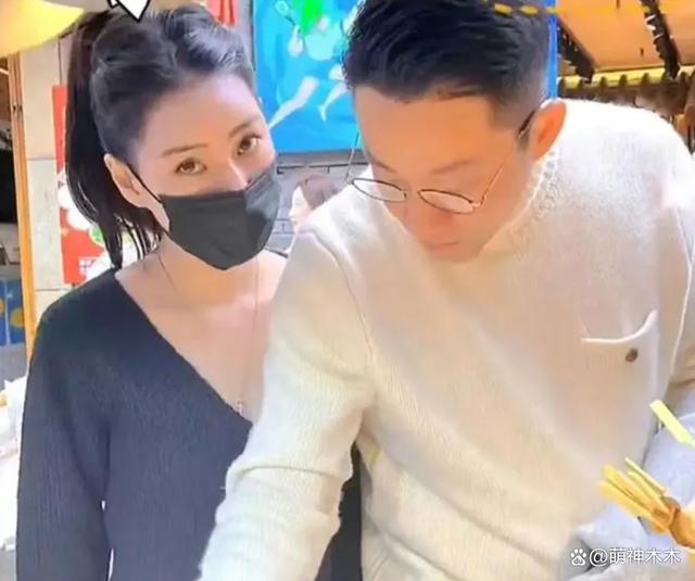 女明星都输了！黄晓明汪小菲新欢全是网红，手段虽老套但好用