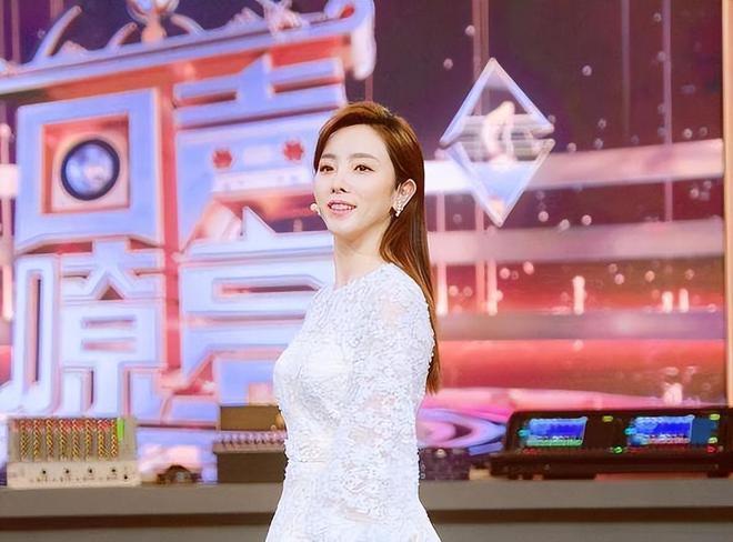 李思思8届不火，马凡舒首登春晚出圈，央视女主持现状