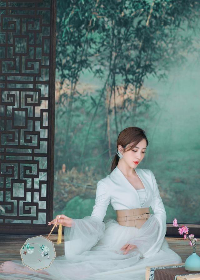 李思思8届不火，马凡舒首登春晚出圈，央视女主持现状