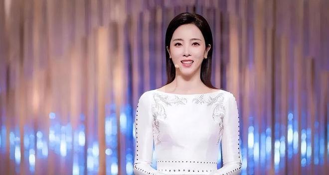 李思思8届不火，马凡舒首登春晚出圈，央视女主持现状