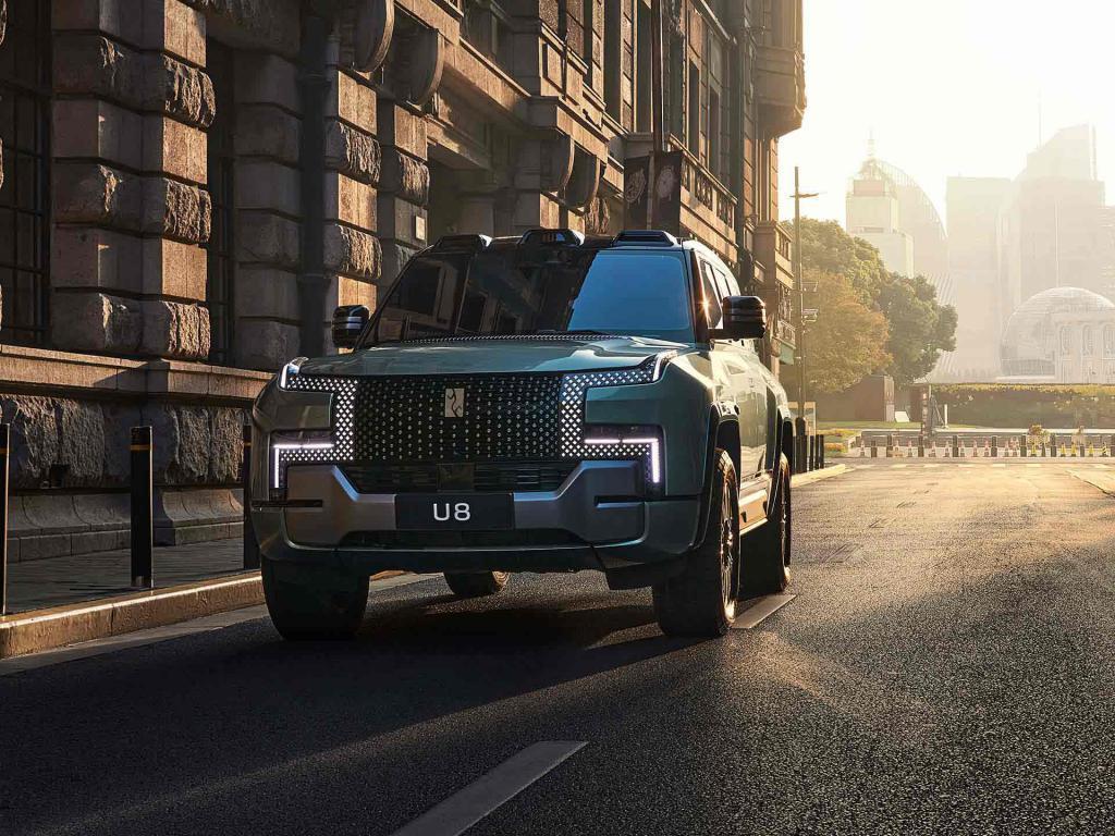 问界50万、蔚来80万、仰望100万 网友:再不努力工作就只能开宝马了