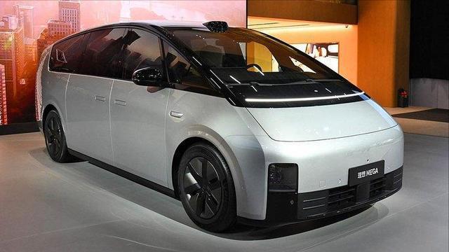 问界50万、蔚来80万、仰望100万 网友:再不努力工作就只能开宝马了