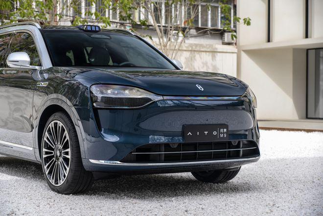 问界50万、蔚来80万、仰望100万 网友:再不努力工作就只能开宝马了