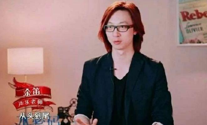 知名主持人低调嫁小丈夫，44岁生二胎，一家四口其乐融融