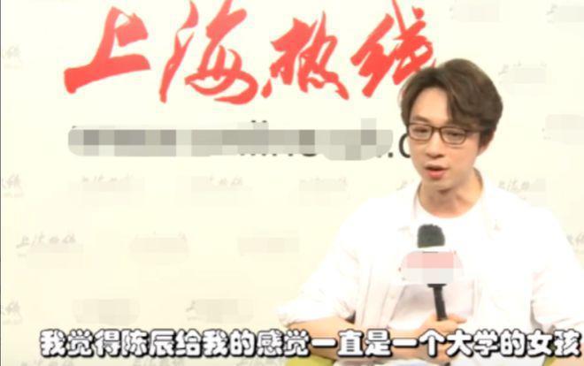 知名主持人低调嫁小丈夫，44岁生二胎，一家四口其乐融融