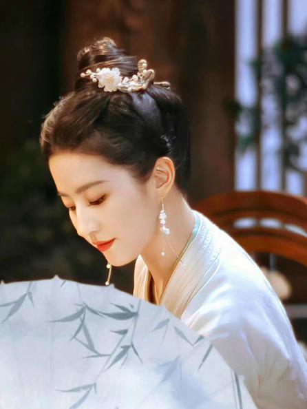 新欢曝光，她离婚了？