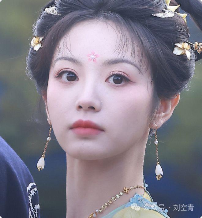 她这脸，有点吓人啊？？？