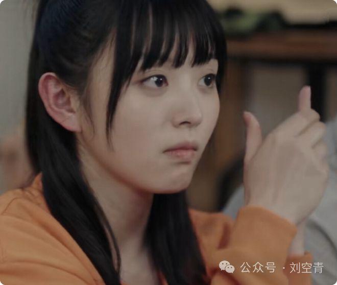 她这脸，有点吓人啊？？？