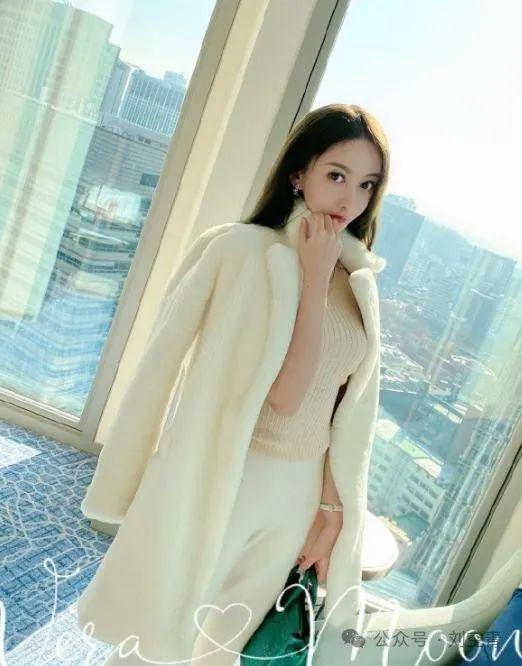 直播间叫“老公”，频频发文暗示，她这是要上位了？