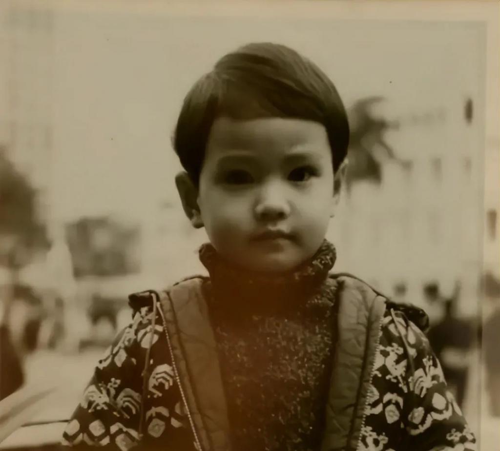 一生不婚不育，57岁的周海媚，还是没逃过……