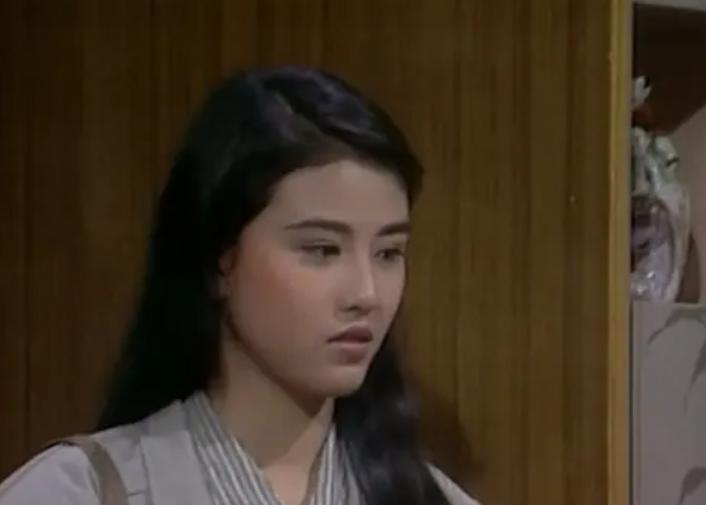 一生不婚不育，57岁的周海媚，还是没逃过……